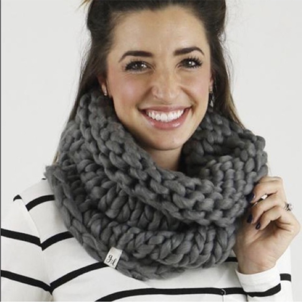 Grace & Lace chunky charcoal knit snood